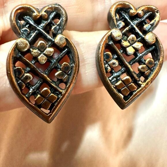 Copper tone clip on earrings - Picture 5 of 8